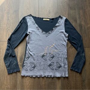 Stamp 10 Long Sleeve V-Neck Top
